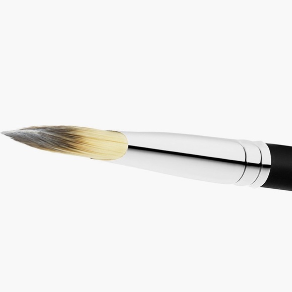 MAC Cosmetics | MAC 190S Foundation Brush | Fan Favorite, Pro-quality (new) - Picture 8 of 8